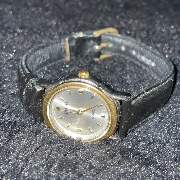 Vintage ADOLFO Gold & Genuine Leather Watch - Picture 1 of 4